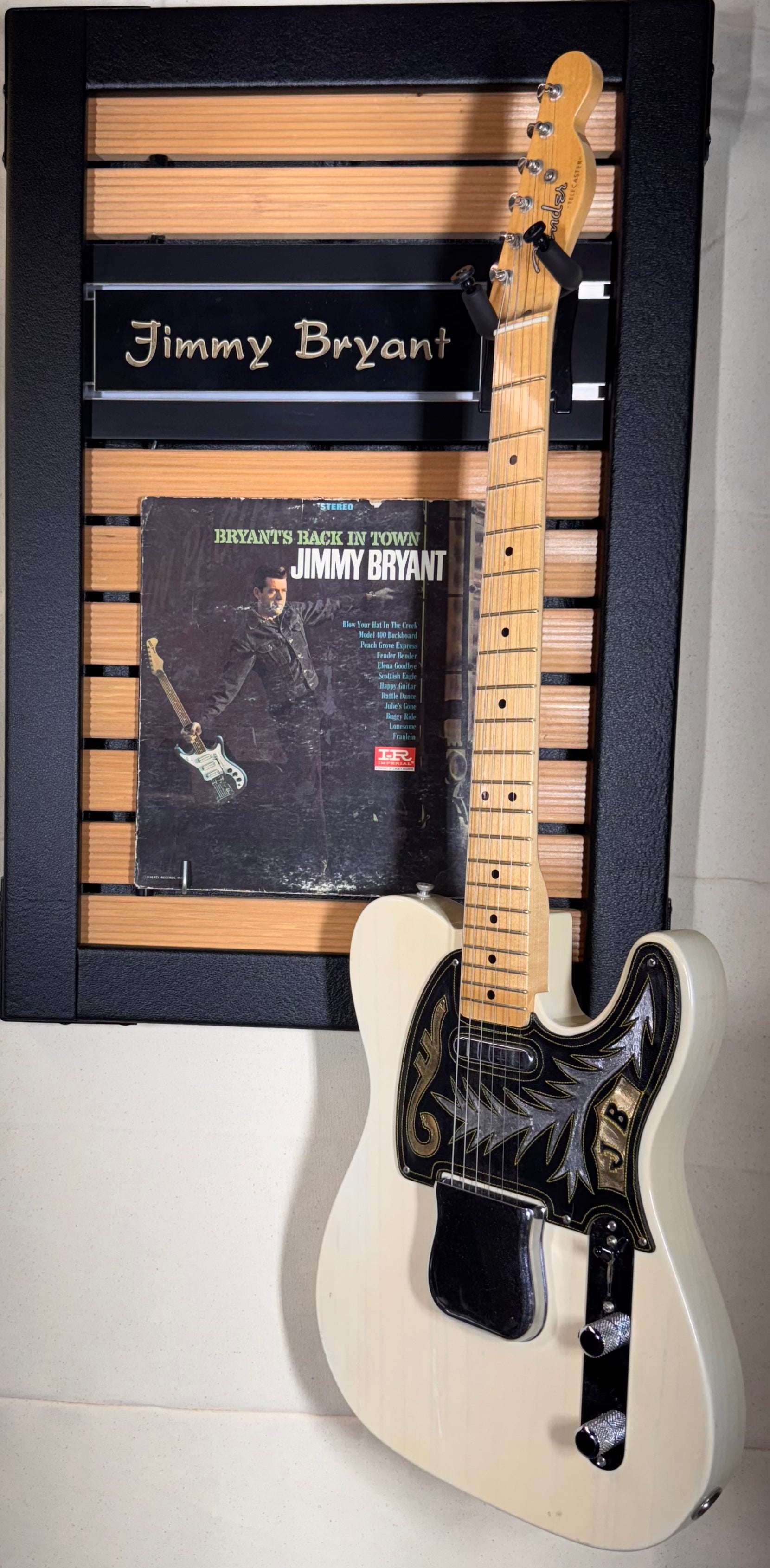 Compact frame that lets two guitars dominate the room.